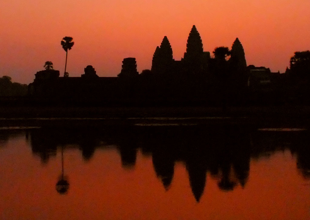 Angkor Wat o świcie. Fot. Paweł Kempa, Tu są lwy