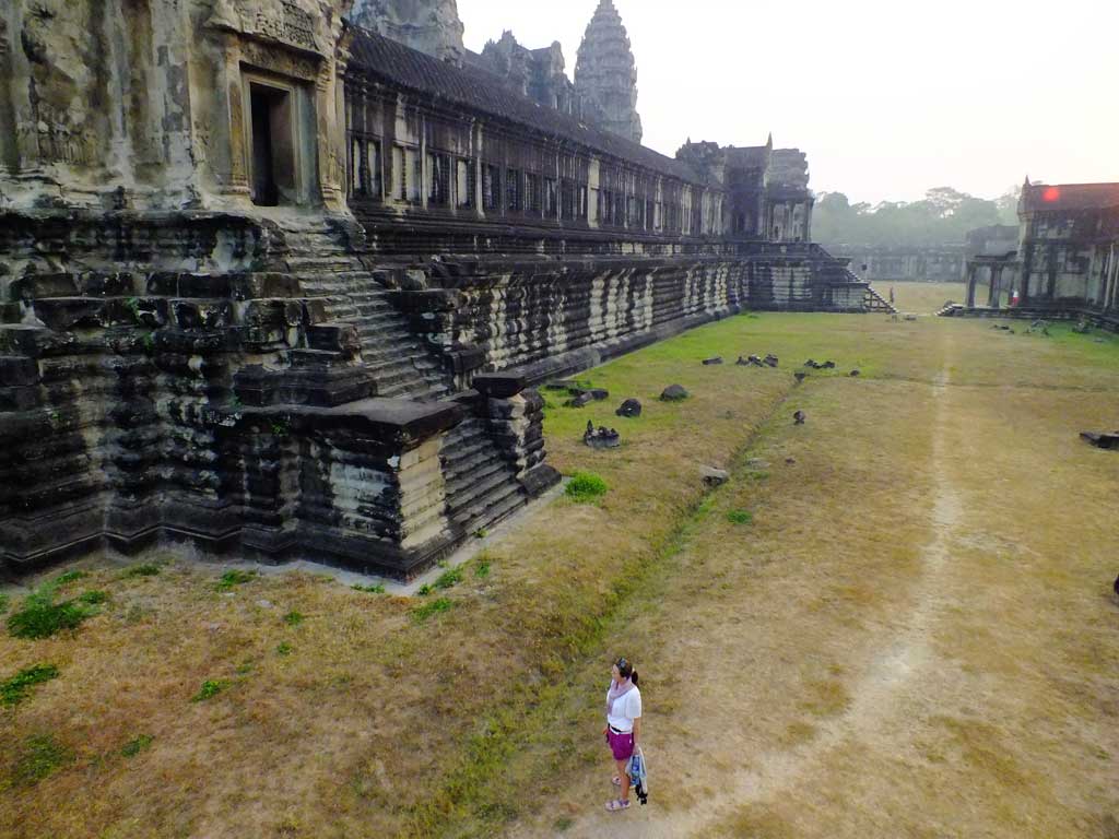 Angkor Wat o świcie, Kambodża, Fot. Paweł Kempa, Tu są lwy